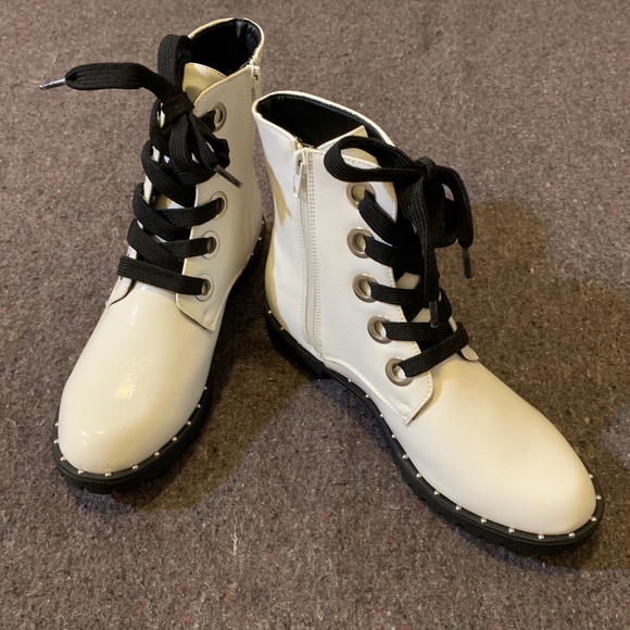 Qupid Shoes - 🆕🧩Qupid Valora White Crinkled Combat Boot NWOT